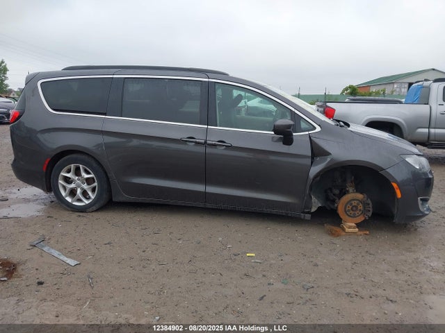 Chrysler Pacifica 2018 2C4RC1DG7JR234199 Image 13