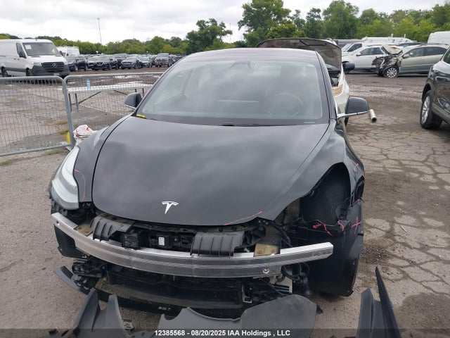 5YJ3E1EAXKF329329 Tesla MODEL 3