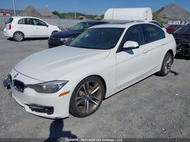 BMW 320i 2014 WBA3C3G55ENS69562 Image 2