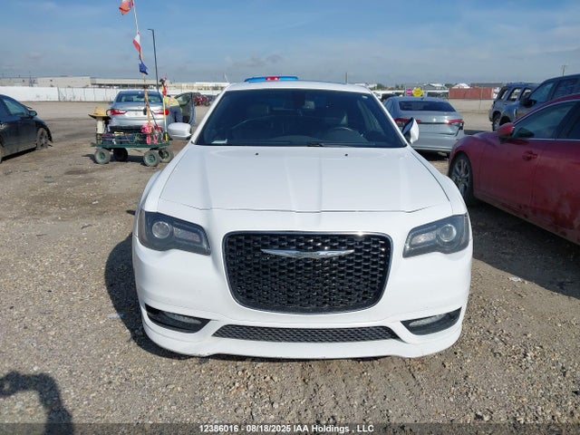 Chrysler 300 2017 2C3CCABG9HH529754 Image 12