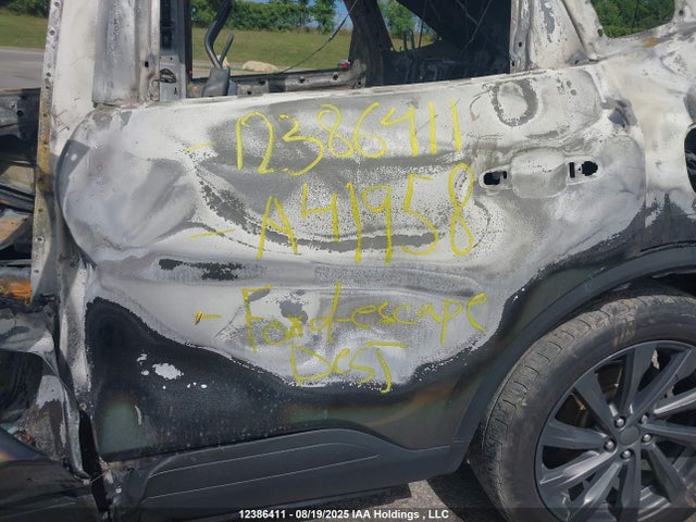 12386411 :رقم المزاد ، 1FMCU9DZ5MUA41958 vin ، 2021 Ford Escape Titanium Hybrid مزاد بيع