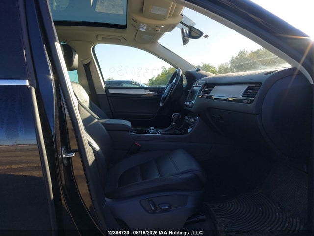 Volkswagen 2016 2016 WVGEF9BPXGD000654 Image 5
