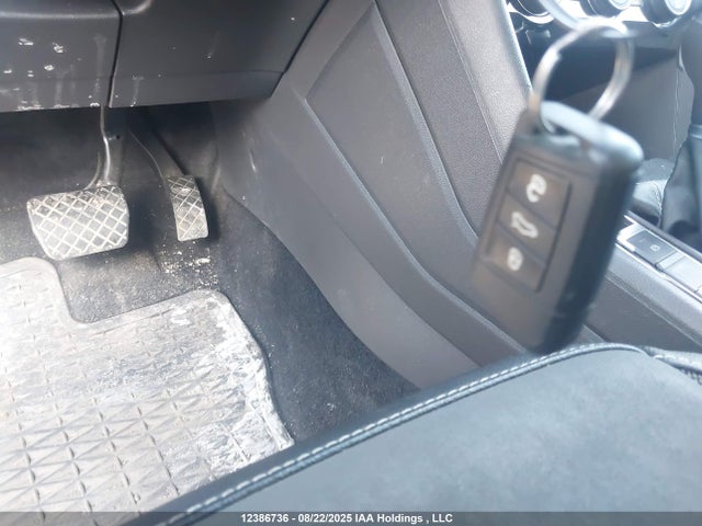 3VVWX7B24NM078574 Volkswagen tsi