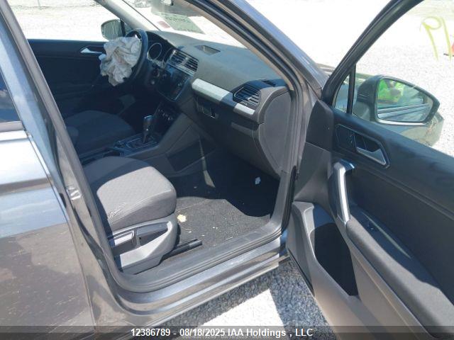 3VV0B7AX6JM157157 Volkswagen TIGUAN S