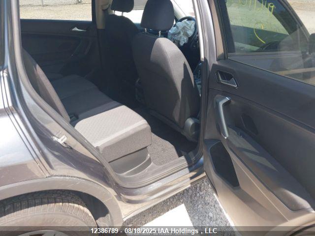3VV0B7AX6JM157157 Volkswagen TIGUAN S
