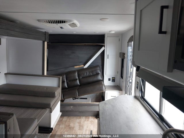 4YDTH1G18NW240828 Keystone 2022