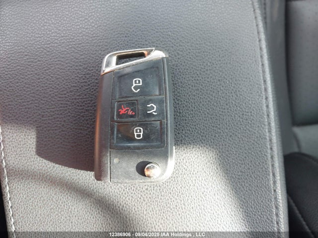 Volkswagen E-Golf 2018 WVWPR7AU7JW911522 Image 11