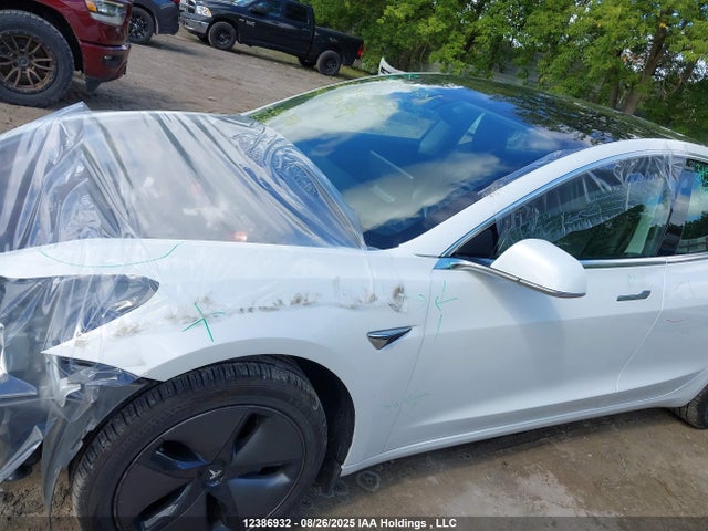 5YJ3E1EAXKF422898 Tesla MODEL 3