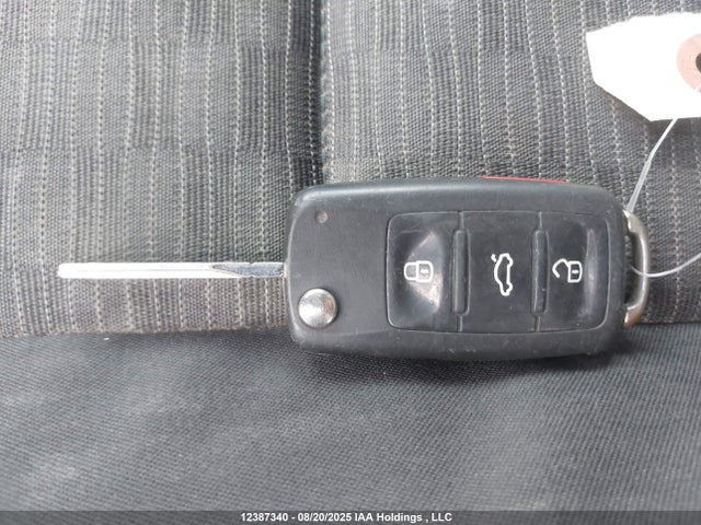 WVGKV3AX9EW583918 Volkswagen 2014