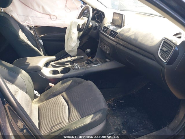 3MZBM1V78FM206209 Mazda pe