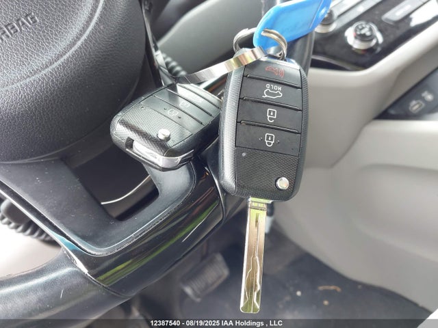 KIA Sedona 2018 KNDMB5C11J6360776 Image 11