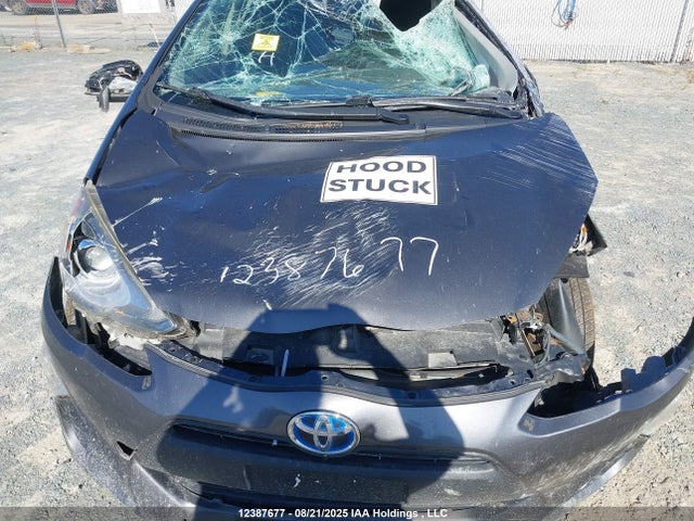 JTDKDTB3XH1593880 Toyota Prius C Technology