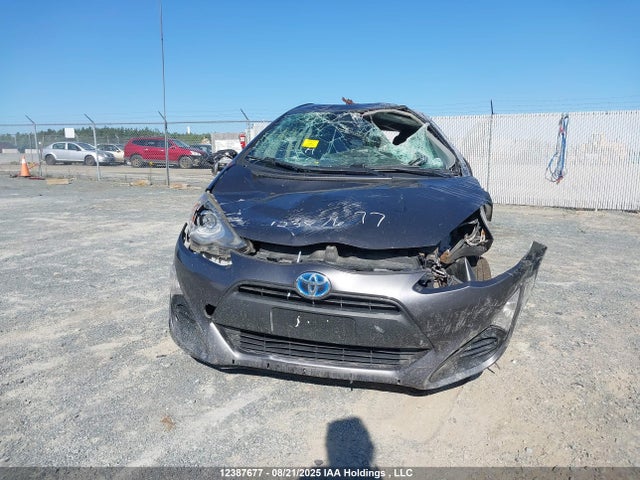 JTDKDTB3XH1593880 Toyota Prius C Technology
