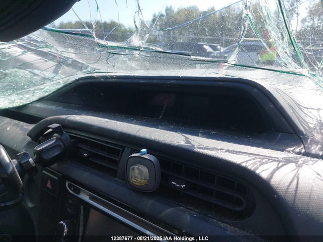 JTDKDTB3XH1593880 Toyota Prius C Technology