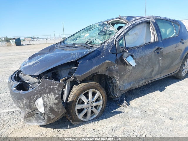 JTDKDTB3XH1593880 Toyota Prius C Technology