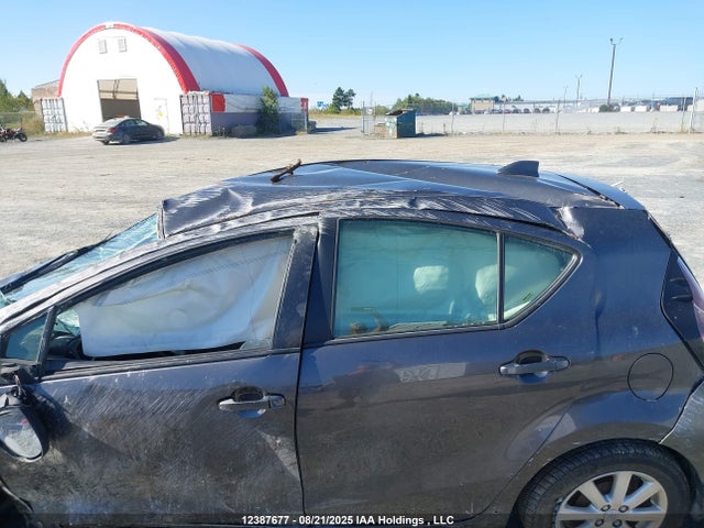 JTDKDTB3XH1593880 Toyota Prius C Technology