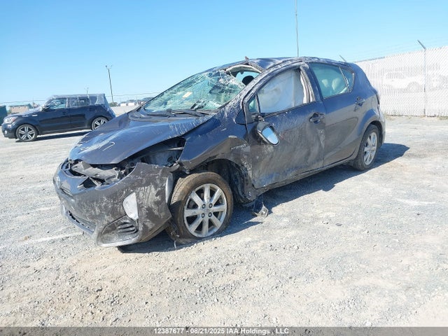 JTDKDTB3XH1593880 Toyota Prius C Technology