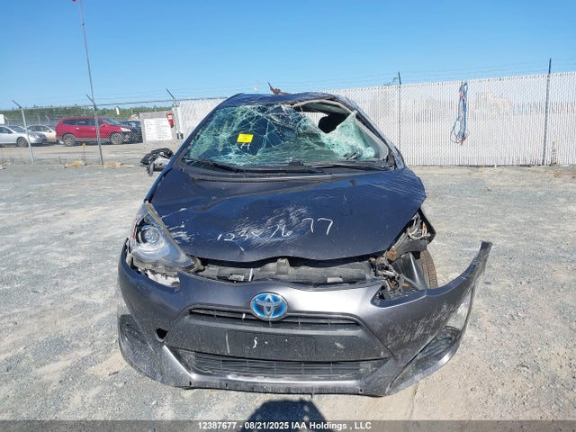 JTDKDTB3XH1593880 Toyota Prius C Technology