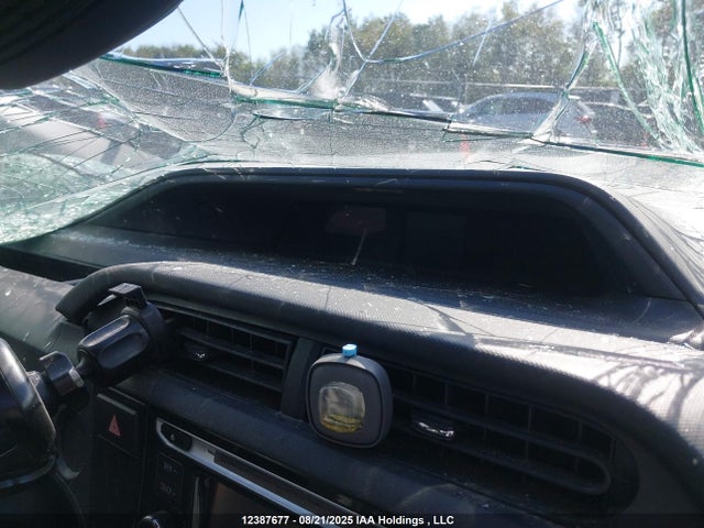 JTDKDTB3XH1593880 Toyota Prius C Technology