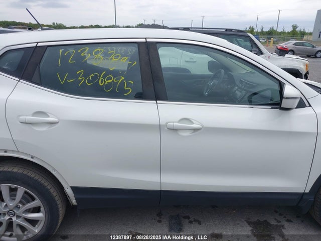 JN1BJ1AV3MW306895 Nissan ROGUE SPORT