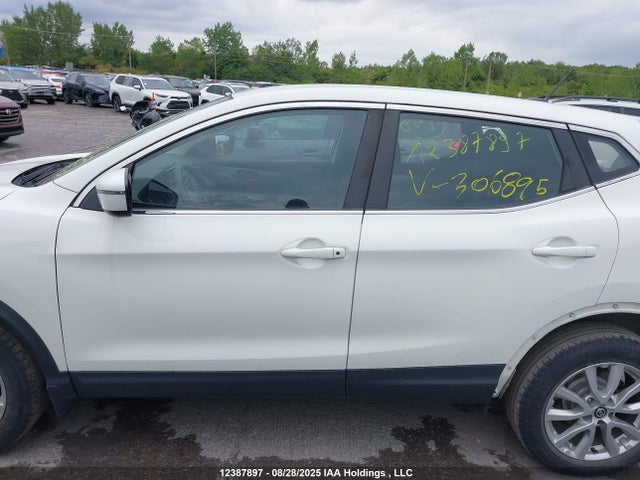 JN1BJ1AV3MW306895 Nissan ROGUE SPORT