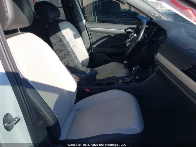 3VWE57BU2MM050611 Volkswagen tsi