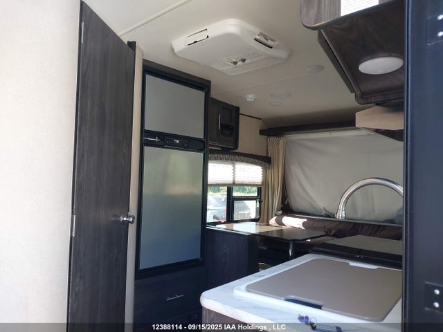 4YDT17213JJ970359 Keystone 2018