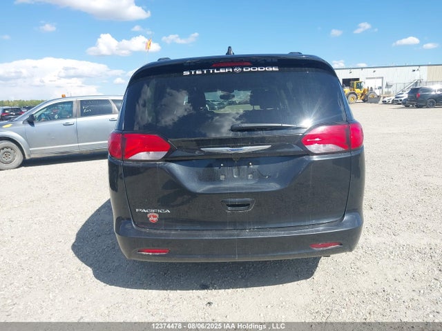 Chrysler 2017 2017 2C4RC1CG4HR841303 Image 16