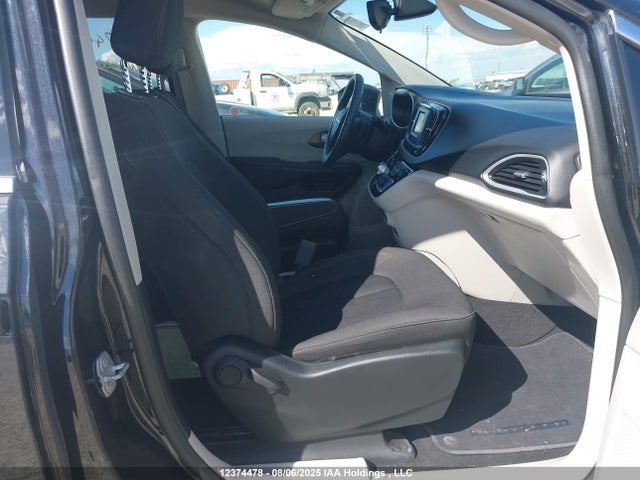 Chrysler 2017 2017 2C4RC1CG4HR841303 Image 5