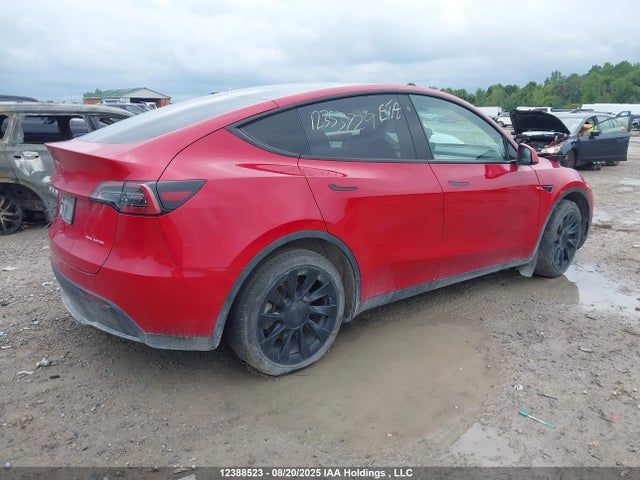 Tesla Model Y 2021 5YJYGDEE7MF262647 Image 4