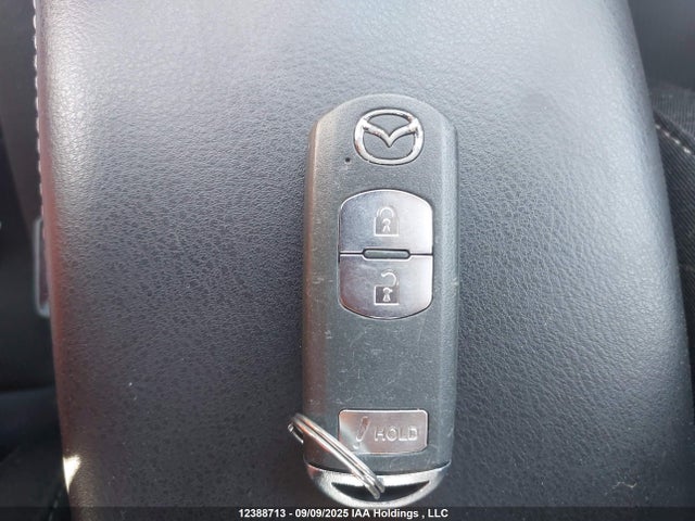 JM1DKDC70K0431775 Mazda pe