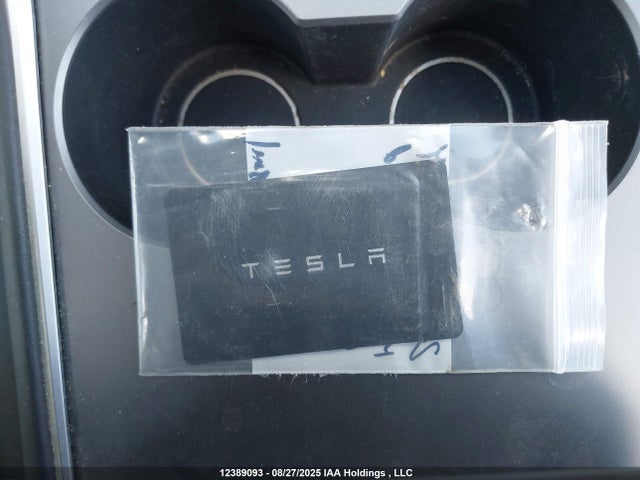 7SAYGDEE9NF374368 Tesla Model Y