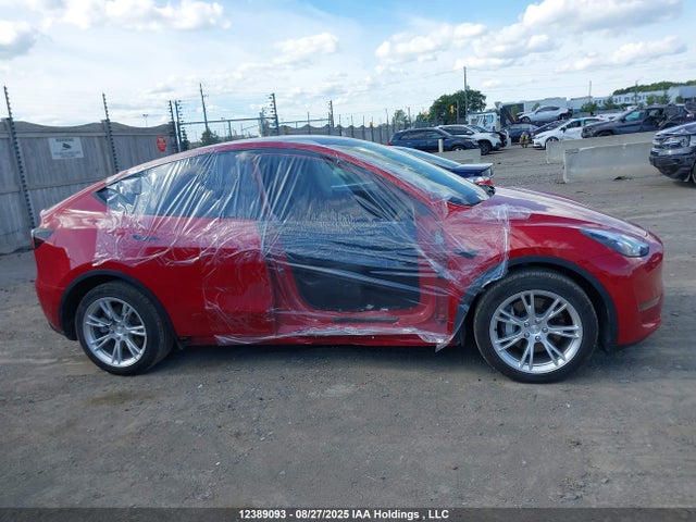 7SAYGDEE9NF374368 Tesla Model Y
