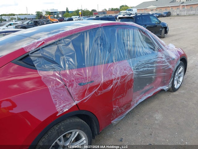 7SAYGDEE9NF374368 Tesla Model Y
