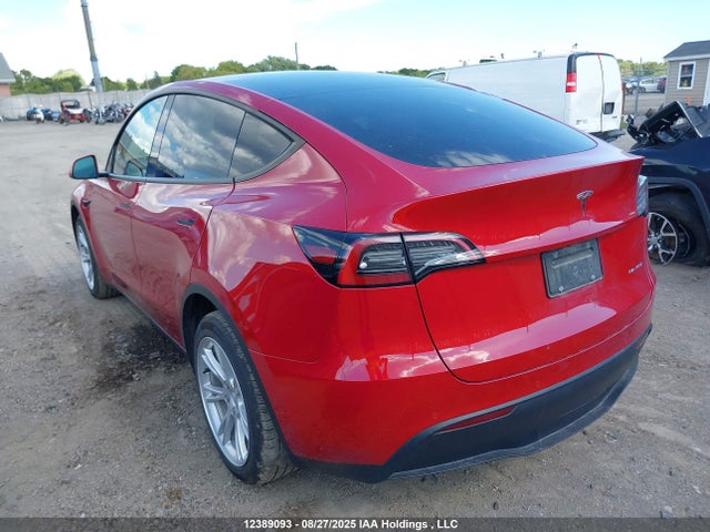 7SAYGDEE9NF374368 Tesla Model Y