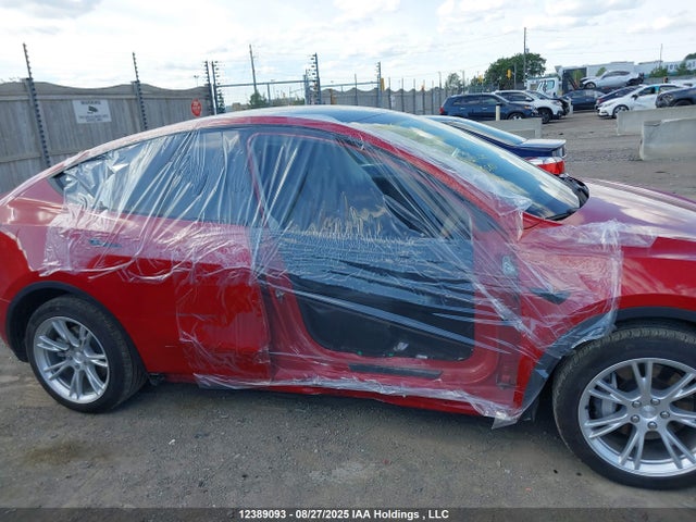7SAYGDEE9NF374368 Tesla Model Y