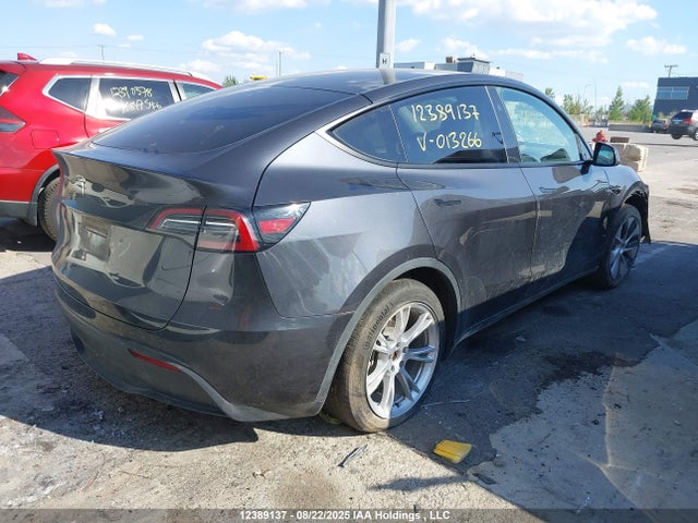 Tesla Model Y 2024 7SAYGDED9RF013266 Image 4