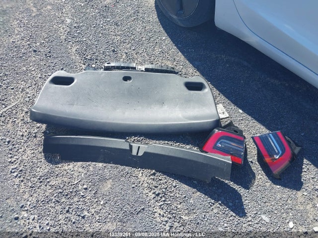 5YJ3E1EB5JF107174 Tesla MODEL 3