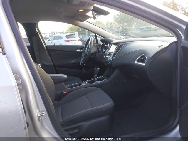 Chevrolet le2 -di: direct injection, vvt: variable valve timing, gen, alum 2018 1G1BE5SM2J7116292 Image 5