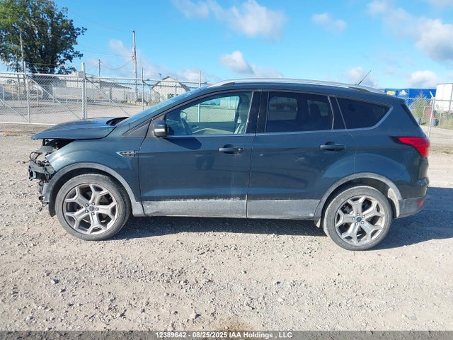 1FMCU9J98KUB37925 Ford Escape