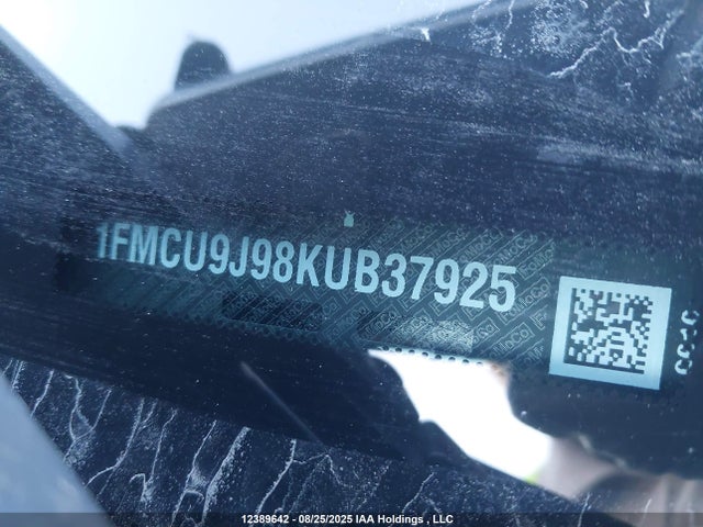 1FMCU9J98KUB37925 Ford Escape