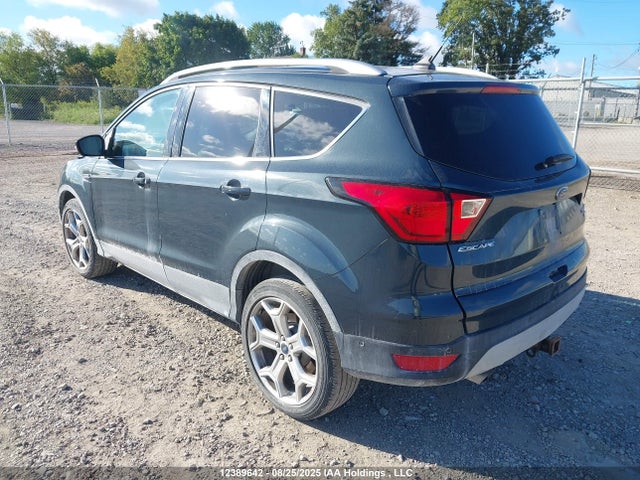 1FMCU9J98KUB37925 Ford Escape
