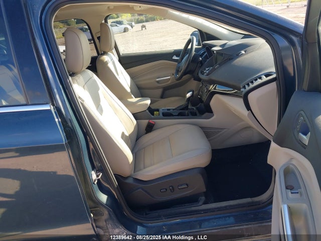 1FMCU9J98KUB37925 Ford Escape