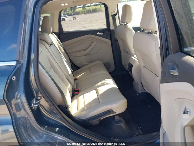 1FMCU9J98KUB37925 Ford Escape