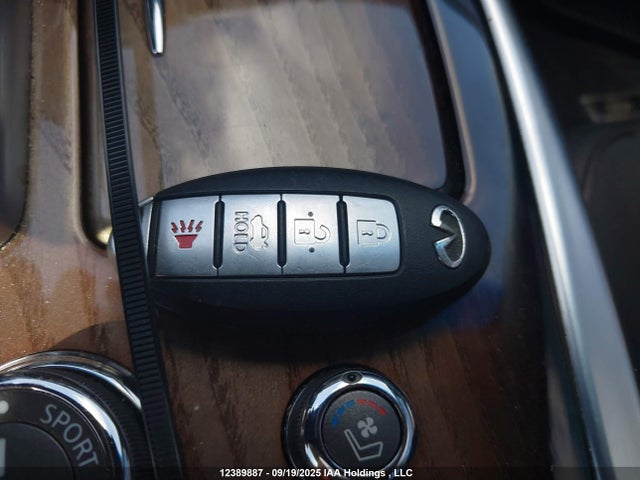 JN1AY1PR5FM180250 Infiniti 2015