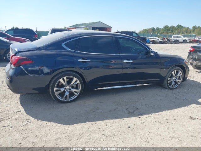 JN1AY1PR5FM180250 Infiniti 2015