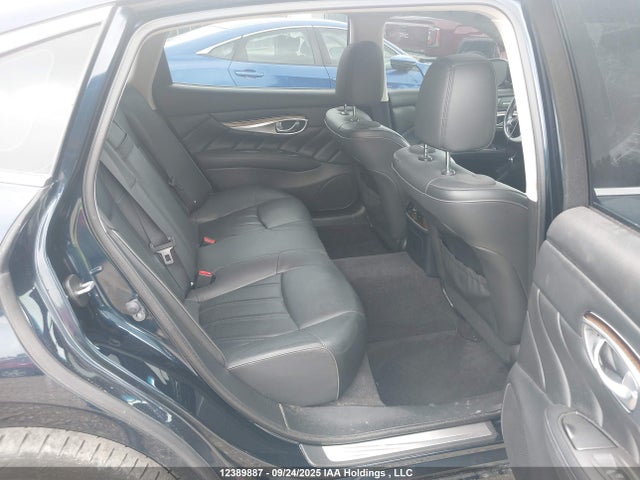 JN1AY1PR5FM180250 Infiniti 2015