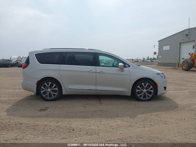 2C4RC1GG8HR591347 Chrysler 2017
