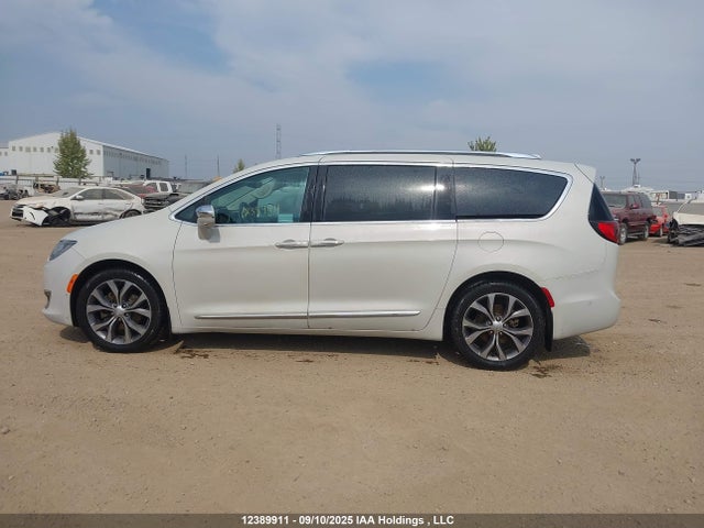 2C4RC1GG8HR591347 Chrysler 2017