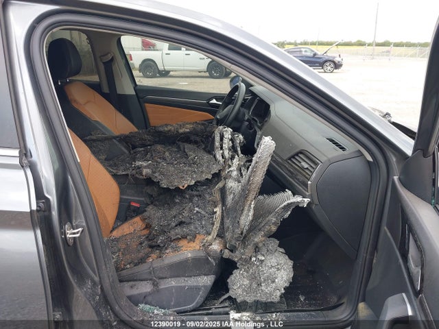 3VWGM7BU1RM035925 Volkswagen tsi